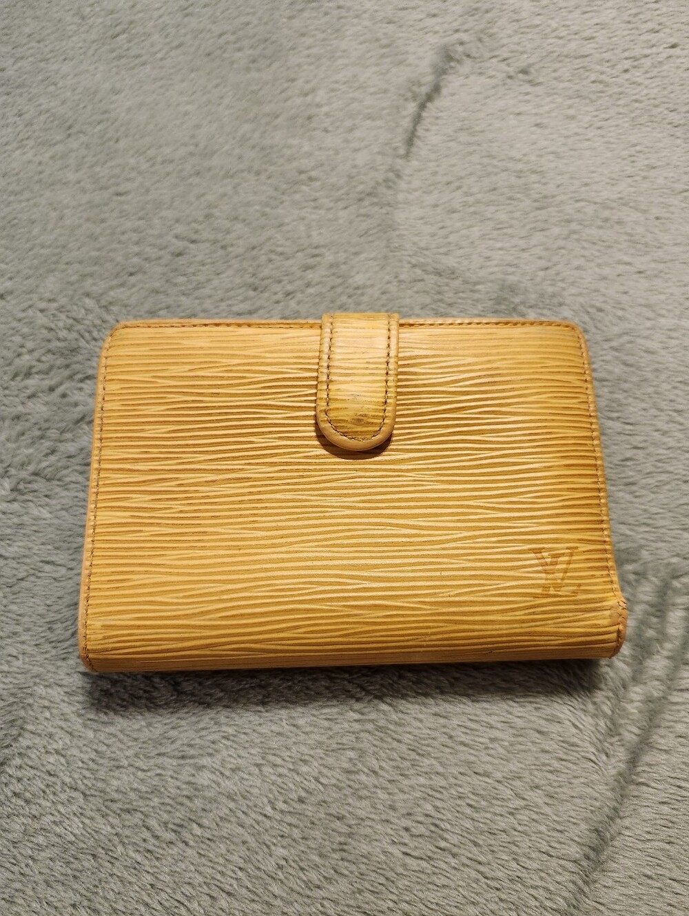 Louis Vuitton Yellow Epi Kiss Lock Wallet